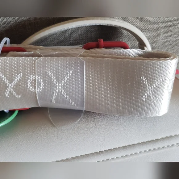 Betsey Johnson White Satchel with Red Heart Accents & Crossbody Strap - Picture 4 of 14